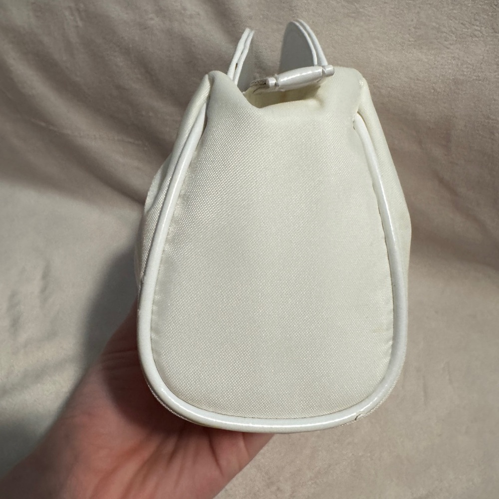 Christian Dior Parfums White Makeup Bag EUC - Picture 3 of 16